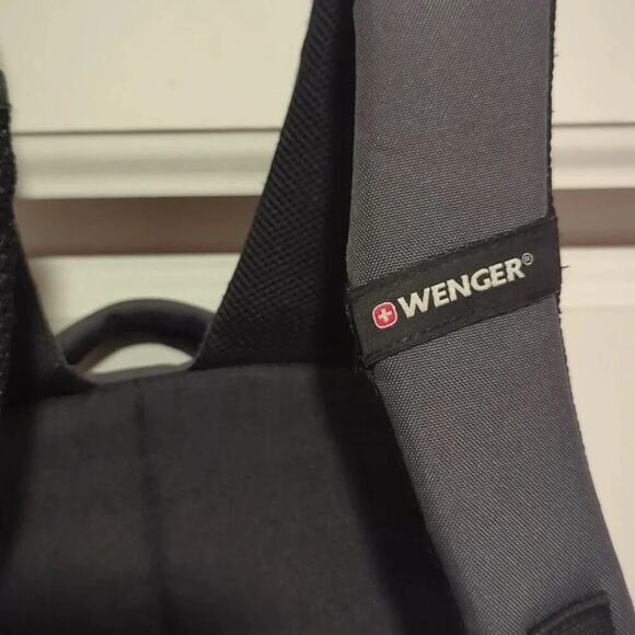 Gray Wenger Scan Smart Airflow TSA Friendly Backpack.  Holds 15” laptop/MacBook. - Picture 6 of 12